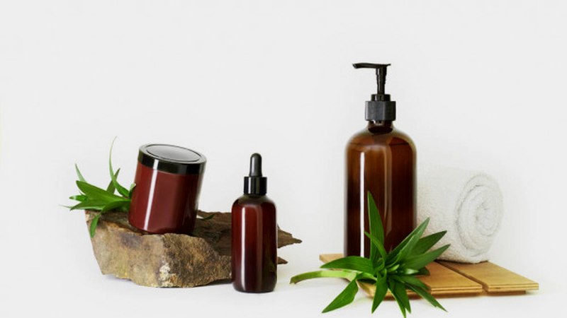 https://hemkund.com/wp-content/uploads/2019/12/dark-brown-bottles-cosmetics-natural_2.jpg